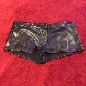 Vegan leather shorts with back pocket detailing